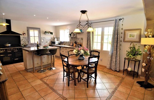 Saint-Alexandre Villa | Inviting Villa with Pool and Terrace in Saint-Alexandre