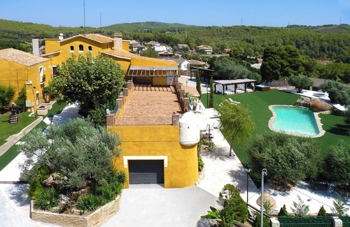 Can Trabal Villa | Relaxing Villa with Pool, Jacuzzi & Garden Near Beach