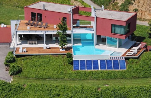 Saint-Desirat Villa | Relaxing Villa with Pool & Jacuzzi in Saint Désirat