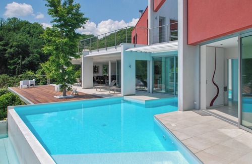 Saint-Desirat Villa | Relaxing Villa with Pool & Jacuzzi in Saint Désirat