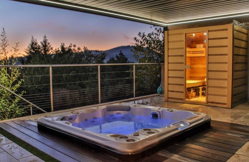 Le Beausset Villa | Villa with Pool & Spa, 7 km from Beach - Guest Rated 10/10