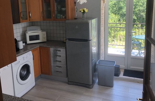 Saint-Gery House | Ideal Getaway: 5-Person House with Shared Pool in Saint-Géry