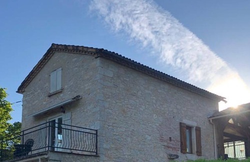 Saint-Gery House | Ideal Getaway: 5-Person House with Shared Pool in Saint-Géry
