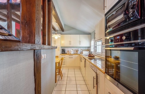 Bangor House | Beachside Retreat: 12-Person House with Garden in Bangor