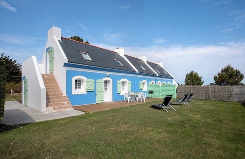Bangor House | Beachside Retreat: 12-Person House with Garden in Bangor