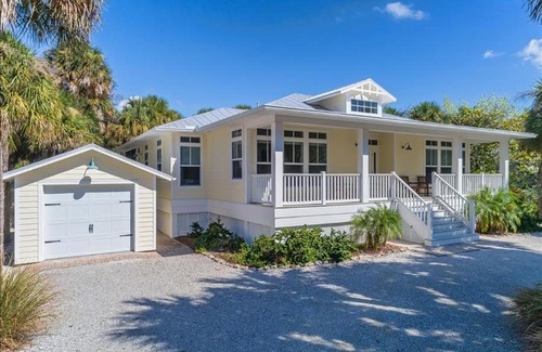 Golden Beach House | Family-Friendly Retreat at Homes - 231 Wheeler