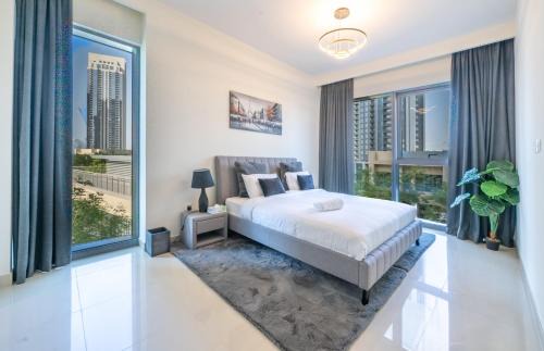 Dubai Apartment | Oceanfront 2BR Apartment with Pool at Harbour Views