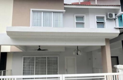 Shah Alam House | Family-Friendly Homestay for 7-12 Guests in Shah Alam