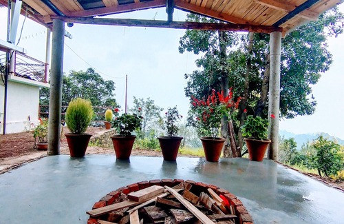 Jeolikote House | Comfortable Homestay and Resort for Families and Pets