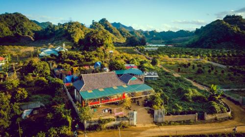 Moc Chau House | Welcoming Bản Búa Homestay: Pet-Friendly Retreat Awaits