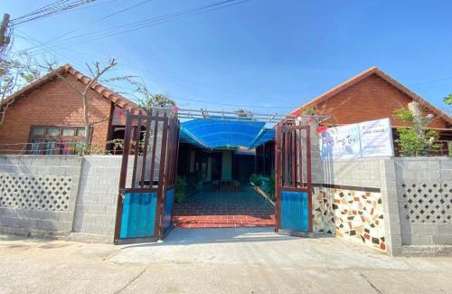 Ham Tan Hotel | Beachfront Homestay Bằng Lăng Tím with Pool & Ocean View