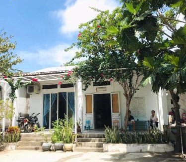 Cham Island House | Oceanfront Homestay Bai Huong: Family-Friendly Retreat