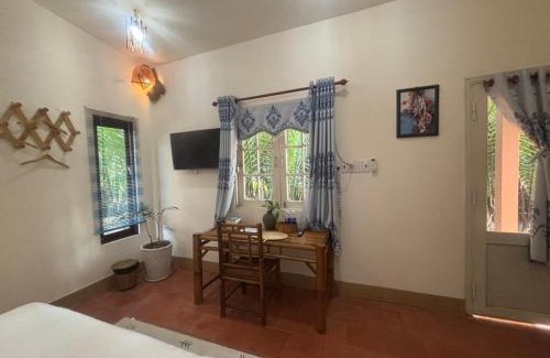 Mo Cay Bac House | Pet-Friendly Bentre Coco Lodge with Oceanfront Views