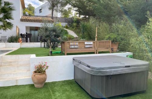 Bormes-Les-Mimosas House | HomeStay Bormes: Guest Rated 9.5 with Oceanfront Pool