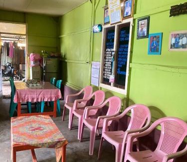 Moni House | Comfortable Homstay Century Desa Waturaka for Families