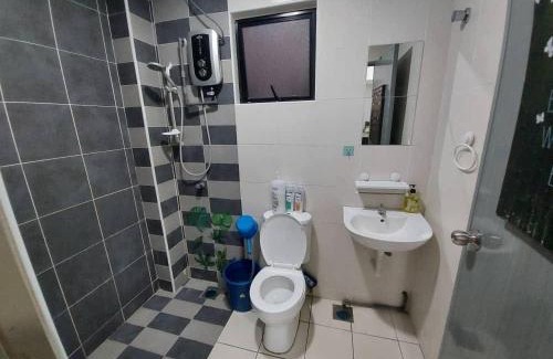 Kampung Kuala Pari Apartment | Cozy Homestay Condo: Pool, Waterpark & Family Fun