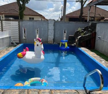 Kepala Batas House | Cozy Homestay D'Putra Bertam with Oceanfront Pool Access