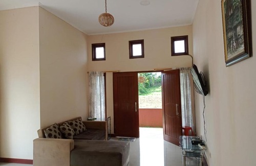 Cikole House | Family-Friendly Homestay Defaza: A 4-Star Retreat