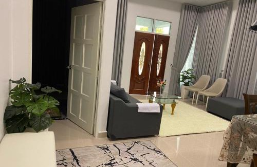 Jerteh House | Inviting Homestay Durian Belanda: Poolside Relaxation Awaits