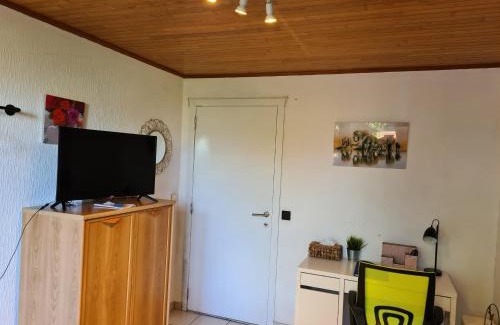 Flora House | Convenient Self Check-In at Homestay Gent-Merelbeke