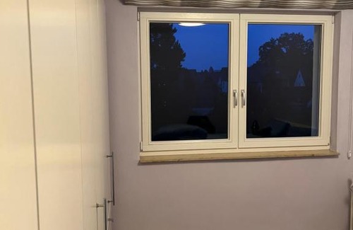 Gross Buchholz House | Budget-Friendly Homestay Hannover with Hot Tub & Breakfast