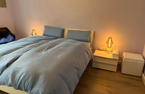 Gross Buchholz House | Budget-Friendly Homestay Hannover with Hot Tub & Breakfast