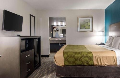 Russellville Cabin | Comfortable HomeStay Inn & Suites: Pet-Friendly Retreat