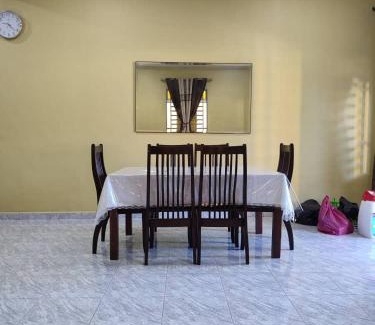 Kampung Sungai Duri House | Cozy Guest House on Jalan Baru, Ideal for Families