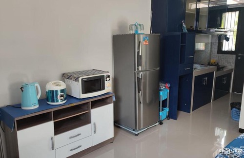 Mertoyudan Villa | Cozy Homestay JASMINE8: Family-Friendly with Kitchen Access