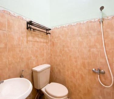 Gedongkiwo Villa | Pet-Friendly Homestay Kamar Tamu Gedongkiwo Awaits You