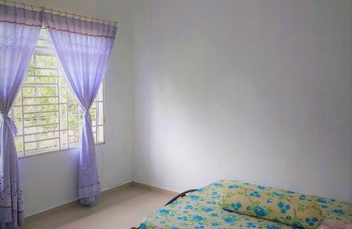 Tanjung Piandang Apartment | Family-Friendly Homestay with Ocean View and Kitchen