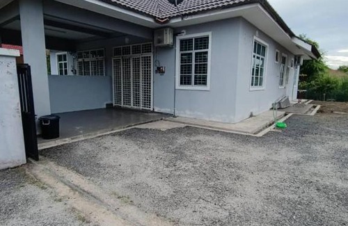 Bukit Kuang House | Cozy Homestay Kemaman Fyna02: Ideal for Families in Bukit Kuang