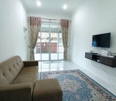 Bukit Kuang House | Cozy Homestay Kemaman Fyna02: Ideal for Families in Bukit Kuang
