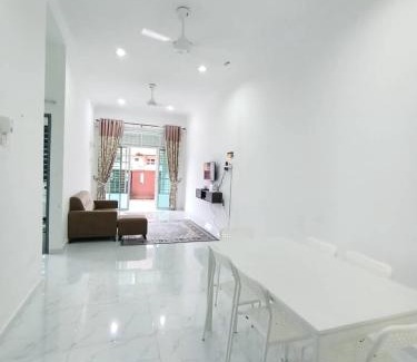 Bukit Kuang House | Cozy Homestay Kemaman Fyna02: Ideal for Families in Bukit Kuang