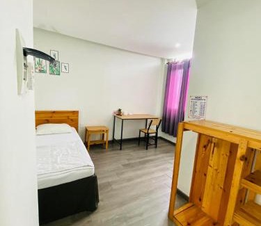 Binh Thuy Hotel | Cozy Homestay KV with Breakfast and Hot Tub Access