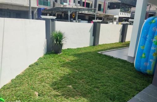 Lumut House | Cozy Homestay Mewah Lumut with Fireplace & Child-Friendly Amenities
