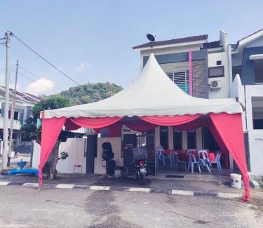 Lumut House | Cozy Homestay Mewah Lumut with Fireplace & Child-Friendly Amenities