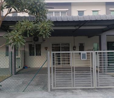 Jasin House | Relax at Homestay Kesang Sungai Rambai - Family-Friendly Escape