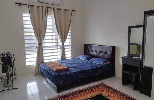 Kampung Lubok Katak House | Charming Homestay Delisha Tapah with Private Pool Access