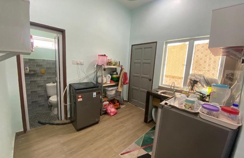 Kampung Sungai Burong House | Cozy Homestay Naim: Family-Friendly Retreat in Sabak Bernam