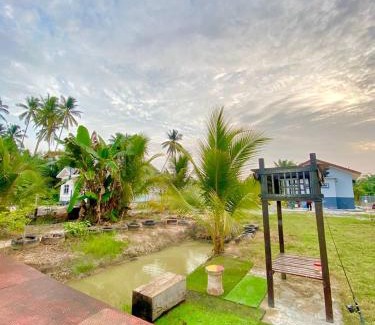 Kampung Sungai Burong House | Cozy Homestay Naim: Family-Friendly Retreat in Sabak Bernam