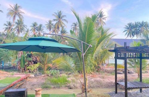 Kampung Sungai Burong House | Cozy Homestay Naim: Family-Friendly Retreat in Sabak Bernam