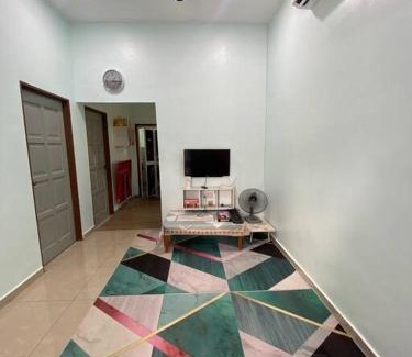 Kampung Sungai Burong House | Cozy Homestay Naim: Family-Friendly Retreat in Sabak Bernam