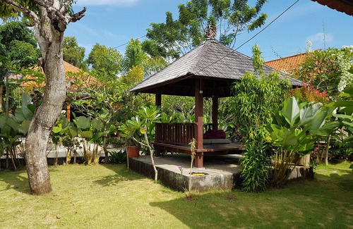 Kutuh Apartment | Family-Friendly Homestay Steps from Pandawa Beach