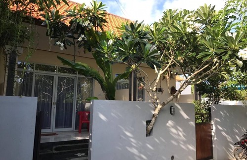 Kutuh Apartment | Cozy Homestay Near Pandawa Beach with Pool & Breakfast