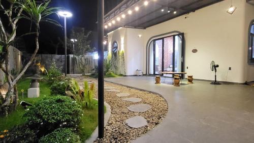 Son Tinh Apartment | Welcoming Homestay Ngõ Nhỏ: Family-Friendly with Kitchen