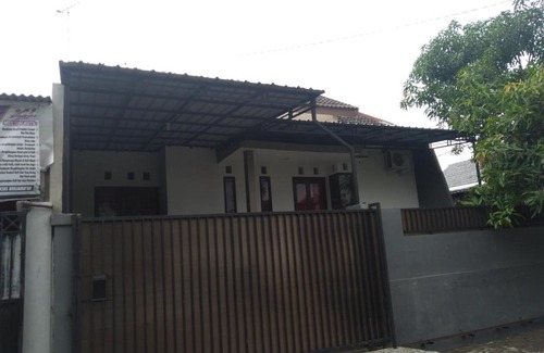 Probolinggo House | Family-Friendly Oasis at Homestay Omakost3 Probolinggo
