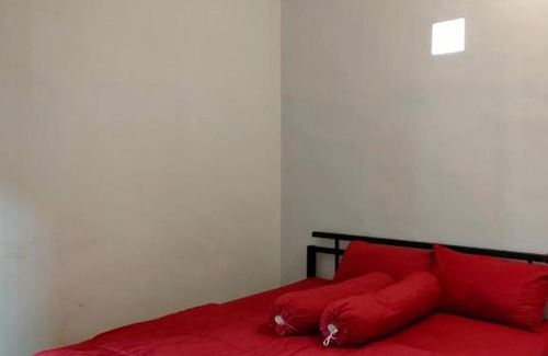 Probolinggo House | Family-Friendly Oasis at Homestay Omakost3 Probolinggo