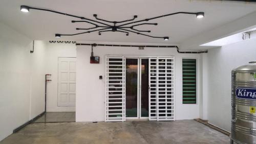 Kuantan House | Relax at Homestay Pool Sg Soi with Family-Friendly Amenities