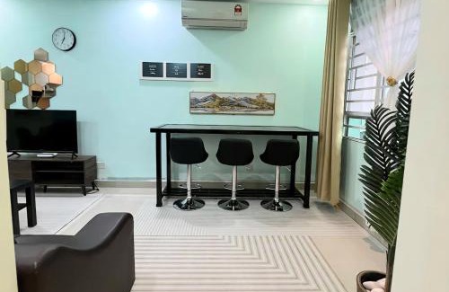 Bayan Lepas Apartment | Family-Friendly Homestay Pulau Pinang with Pool Access